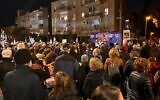 Les manifestants se réunissant réclamant de nouvelles élections aux abords de la résidence présidentielle, à Jérusalem, le 26 mars 2024. (Crédit : Safeguarding our Shared Home)