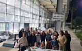 Des militants des implantations organisent un événement de Shabbat au point de passage d'Erez, à la frontière entre Israël et le nord de Gaza, le 16 mars 2024. (Avec l'aimable autorisation de Shavei Aza et de Retour à la maison)