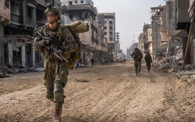 Les soldats de Tsahal mènent une opération dans la bande de Gaza sur une photo non-datée diffusée le 2 mars 2024. (Crédit : Armée israélienne)