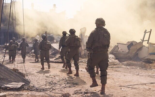 Les troupes en opération dans la bande de Gaza sur une photo non-datée qui a été diffusée par l'armée, le 4 mars 2024. (Crédit : Armée israélienne)