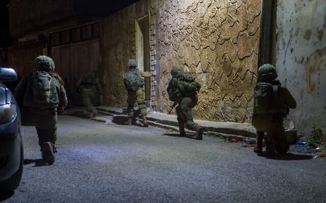 Les troupes de Tsahal opèrent en Cisjordanie dans une image non datée publiée le 16 avril 2024. (Crédit : Armée israélienne)