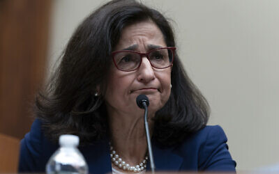 La présidente de Columbia, Nemat Shafik, témoigne devant la commission de la Chambre des représentants sur l'éducation et la main-d'œuvre lors de l'audition sur "Columbia in Crisis : Columbia University's Response to Antisemitism" [Columbia en crise : la réponse de l'Université Columbia à l'antisémitisme] au Capitole à Washington, le 17 avril 2024. (Crédit : Jose Luis Magana/AP)
