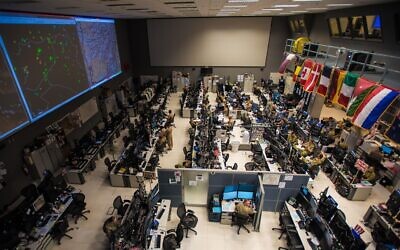 Le Centre combiné des opérations aériennes de la base américaine Al Udeid au Qatar, en 2018. (Crédit : US Air Force/Alexander W. Riedel)