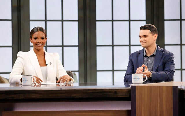 Candace Owens et Ben Shapiro sur le plateau de tournage de l'émission "Candace", à Nashville, dans le Tennessee, le 17 mars 2021. (Crédit : Jason Kempin/Getty Images/AFP)