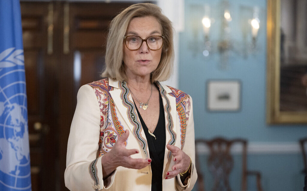 Sigrid Kaag, coordinatrice principale de l'ONU pour l'aide humanitaire et la reconstruction à Gaza, s'adressant à la presse lors de sa rencontre avec le Secrétaire d'Etat américain Antony Blinken, au Département d'Etat américain, à Washington, le 31 janvier 2024. (Crédit : Roberto Schmidt/AFP) Sigrid Kaag, coordinatrice principale de l'ONU pour l'aide humanitaire et la reconstruction à Gaza, s'adressant à la presse lors de sa rencontre avec le Secrétaire d'Etat américain Antony Blinken, au Département d'Etat américain, à Washington, le 31 janvier 2024. (Crédit : Roberto Schmidt/AFP)