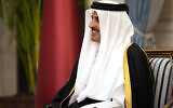 L'émir du Qatar, Tamim ben Hamad al-Thani, rencontrant le secrétaire d'État américain Antony Blinken, au palais de Lusail, à Doha, au Qatar, le 6 février 2024. (Crédit : Mark Schiefelbein/AP)