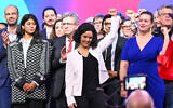 La militante controversée franco-palestinienne Rima Hassan (2e à gauche), le chef du parti de gauche français La France Insoumise (LFI) Jean-Luc Mélenchon (au centre gauche), la députée européenne (LFI) Manon Aubry (au centre), la présidente du groupe Nupes à l'Assemblée nationale Mathilde Panot (centre droit) lors de la "Convention de l'Union populaire", une réunion pour lancer la campagne du parti de LFI pour les prochaines élections européennes, à Villepinte, au nord-ouest de Paris, le 16 mars 2024. Les élections au Parlement européen devraient avoir lieu du 6 au 9 juin 2024. (Crédit : Bertrand Guay/AFP)