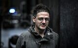 L'écrivain et réalisateur libano-canadien Wajdi Mouawad lors d'une séance photo à l'Opéra Bastille, à Paris, le 20 septembre 2021. (Crédit : Stéphane de Sakutin/AFP)