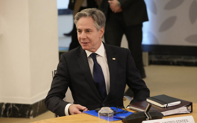 Le secrétaire d'État américain Antony Blinken lors d'une réunion des ministres des Affaires étrangères du G7, sur l'île de Capri, en Italie, le 19 avril 2024. (Crédit : Gregorio Borgia/Pool/AFP)