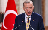 Le président turc Recep Tayyip Erdogan s'exprimant lors d'une déclaration commune aux médias, à Bagdad, le 22 avril 2024. (Crédit : Ahmad al-Rubaye/POOL/AFP)