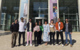 Une délégation du monde arabo-musulman lors d'une visite dans le cadre du programme phare de l'ONG Sharaka, à Yad Vashem , 16 avril 2024. (Crédit : Autorisation)