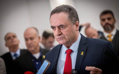 Le ministre des Affaires étrangères Israel Katz, à Jérusalem, le 19 février 2024. (Crédit : Chaïm Goldberg/Flash90)