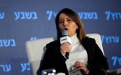 Gila Gamliel, alors ministre des Renseignements, lors d'une conférence, à Jérusalem, le 25 février 2024. (Crédit : Yonatan Sindel/Flash90)
