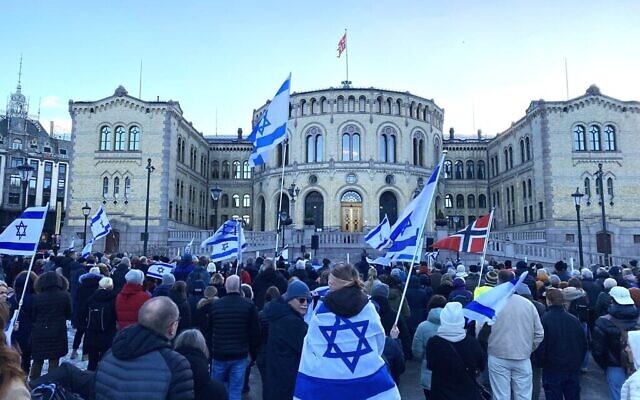 Illustration : Des centaines de chrétiens manifestent leur solidarité avec Israël à Oslo, en Norvège, le 3 février 2024. (Crédit : ICEJ Norvège)