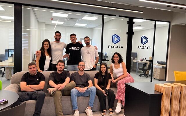 Des Arabes israéliens travaillant sur le site de l'entreprise de fintech Pagaya, situé au Centre d'innovation Northmed, dans la ville arabe de Sakhnin, dans le nord d'Israël. (Crédit : Autorisation)