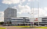 Les bureaux du géant pétrolier Orlen, en Pologne, le 10 juillet 2012. (Crédit : Adam Kliczek/Wikipedia/ http://memoriesstay.com ; CC-BY-SA-3.0)