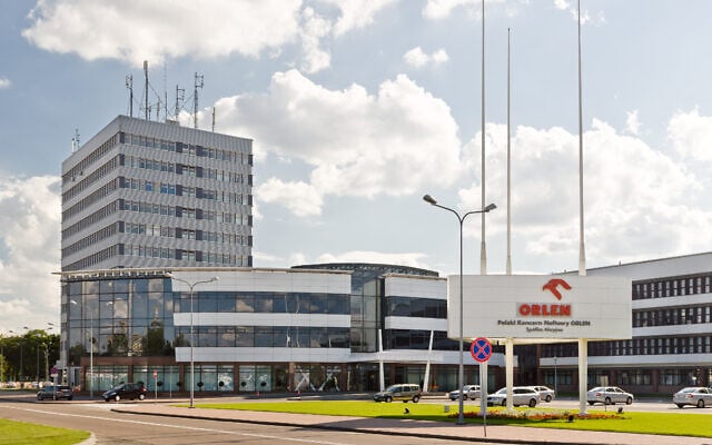 Les bureaux du géant pétrolier Orlen, en Pologne, le 10 juillet 2012. (Crédit : Adam Kliczek/Wikipedia/ http://memoriesstay.com ; CC-BY-SA-3.0) Les bureaux du géant pétrolier Orlen, en Pologne, le 10 juillet 2012. (Crédit : Adam Kliczek/Wikipedia/ http://memoriesstay.com ; CC-BY-SA-3.0)