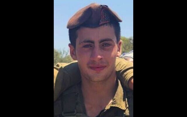 Le sergent Guy Bazak, tué en combattant les terroristes du Hamas à côté de l'avant-poste de l'armée israélienne de Kissufim le 7 octobre 2023. (Crédit : Armée israélienne) Le sergent Guy Bazak, tué en combattant les terroristes du Hamas à côté de l'avant-poste de l'armée israélienne de Kissufim le 7 octobre 2023. (Crédit : Armée israélienne)