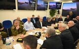 Le Premier ministre Benjamin Netanyahu convoquant une réunion du cabinet de guerre, à Tel Aviv, à 00h15 le 14 avril 2024. (Crédit : Autorisation)