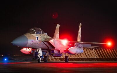 Une image diffusée par l'armée de l'air montrant des avions revenir après l'interception de missiles et de drones iraniens, le 14 avril 2024. (Crédit : Armée israélienne)