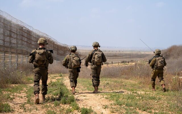 Des troupes de l'armée israélienne opérant dans le nord de la bande de Gaza, sur une image publiée le 17 avril. 2024. (Crédit : Armée israélienne)