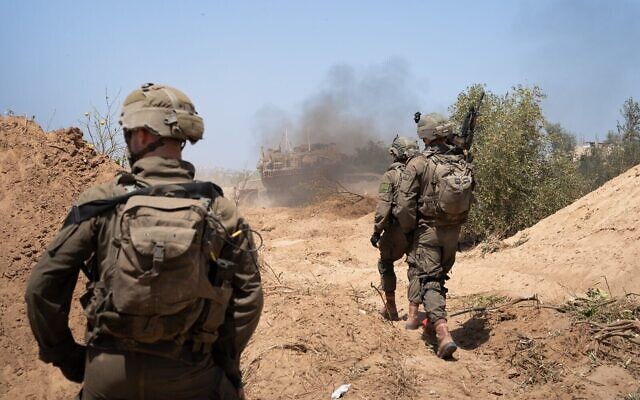 Les troupes en opération dans la bande de Gaza, sur une photo non-datée diffusée le 27 avril 2024. (Crédit : Armée israélienne)