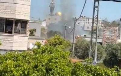 Images vidéo d'un drone du Hezbollah en train de s'écraser sur Arab al-Aramshe, dans le nord du pays, le 17 avril 2024. (Réseaux sociaux/X ; utilisé conformément à l'article 27a de la loi sur les droits d'auteur)