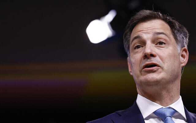Le Premier ministre belge Alexander De Croo s'exprime lors d'une conférence de presse à l'issue du sommet du Conseil européen au siège de l'UE à Bruxelles, le 18 avril 2024. (Crédit : Kenzo Tribouillard / AFP) Le Premier ministre belge Alexander De Croo s'exprime lors d'une conférence de presse à l'issue du sommet du Conseil européen au siège de l'UE à Bruxelles, le 18 avril 2024. (Crédit : Kenzo Tribouillard / AFP)