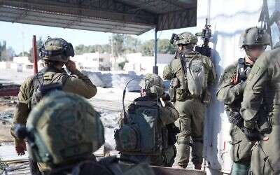 Les troupes de Tsahal opèrent dans l'est de Rafah dans le sud de la bande de Gaza, sur une image de l'armée publiée le 8 mai 2024. (Crédit : Armée israélienne)