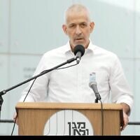 Le chef du Shin Bet, Ronen Bar, s'exprime lors d'une cérémonie du Yom HaZikaron au siège de l'agence à Tel Aviv, le 13 mai 2024. (Crédit : Capture d'écran/Shin Bet)