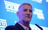 Yaïr Golan s'exprimant après l'annonce des résultats des élections primaires du parti Avoda, à Tel Aviv, le 28 mai 2024. (Crédit : Tomer Neuberg/Flash90)
