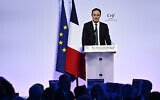 Le président du Conseil représentatif des institutions juives de France, Yonathan Arfi, lors de son discours prononcé à l'occasion du dîner annuel du CRIF au carrousel du Louvre, à Paris, le 6 mai 2024. (Crédit : Julien De Rosa/AFP)