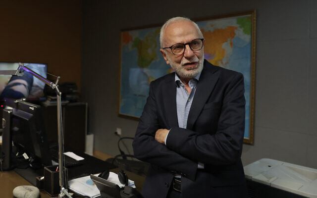Salah Negm, directeur de l'information d'Al-Jazeera en anglais, donne une interview à l'AFP à Doha le 6 mai 2024. (Crédit : KARIM JAAFAR / AFP) Salah Negm, directeur de l'information d'Al-Jazeera en anglais, donne une interview à l'AFP à Doha le 6 mai 2024. (Crédit : KARIM JAAFAR / AFP)