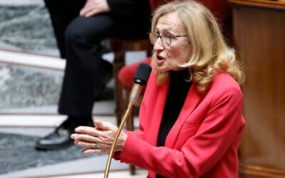 La ministre française de l'Éducation, Nicole Belloubet, pendant une session de questions au gouvernement à l'Assemblée nationale, à Paris, le 7 mai 2024. (Crédit : Ludovic Marin/AFP)