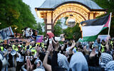 Des manifestants pro-palestiniens s'opposant à la participation d'Israël à la 68e édition du Concours Eurovision de la Chanson (ESC) à Malmö Arena manifestent devant le Village Eurovision/Parc Folkets à Malmö, en Suède, le 9 mai 2024. (Crédit : Johan NILSSON / AFP)
