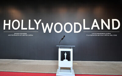 Vue de l'entrée de l'exposition immersive "Hollywoodland : Jewish Founders and the Making of a Movie Capital", exposition immersive présentée en avant-première au Academy Museum of Motion Pictures à Los Angeles, le 16 mai 2024. (Crédit : VALERIE MACON / AFP)