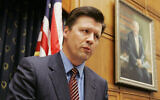 John Hostettler, républicain de l'Indiana, sur la colline du Capitole, à Washington, le 4 mai 2006. (Crédit : Manuel Balce Ceneta/AP)