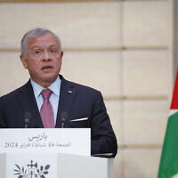Illustration - Le roi de Jordanie Abdallah II prend la parole à l'occasion d’une déclaration conjointe avec le président français Emmanuel Macron, le 16 février 2024 à l’Elysée à Paris. (Crédit : Yoan Valat, Pool via AP)