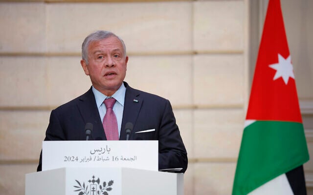 Illustration - Le roi de Jordanie Abdallah II prend la parole à l'occasion d’une déclaration conjointe avec le président français Emmanuel Macron, le 16 février 2024 à l’Elysée à Paris. (Crédit : Yoan Valat, Pool via AP)