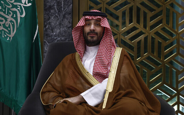 Le prince héritier et Premier ministre saoudien Mohammed ben Salmane rencontrant le secrétaire d'État américain Antony Blinken, hors cadre, à Jeddah, en Arabie saoudite, le 20 mars 2024. (Crédit : Evelyn Hockstein/Pool Photo via AP) Le prince héritier et Premier ministre saoudien Mohammed ben Salmane rencontrant le secrétaire d'État américain Antony Blinken, hors cadre, à Jeddah, en Arabie saoudite, le 20 mars 2024. (Crédit : Evelyn Hockstein/Pool Photo via AP)