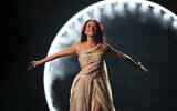 Eden Golan d'Israël interprétant la chanson "Hurricane" lors de la deuxième demi-finale du concours de l' Eurovision, à Malmö, en Suède, le 9 mai 2024. (Crédit : Martin Meissner/AP)