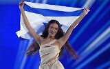L'Israélienne Eden Golan entrant dans l'arène lors du défilé des drapeaux avant la Grande Finale du concours annuel de la chanson Eurovision, à Malmö, en Suède, le 11 mai 2024. (Crédit : Martin Meissner/AP)