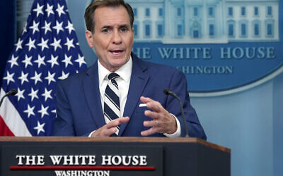 Le conseiller en communication de la Maison Blanche pour la sécurité nationale, John Kirby, s'exprimant lors du briefing quotidien, à la Maison Blanche, à Washington, le 17 mai 2024. (Crédit : Susan Walsh/AP)