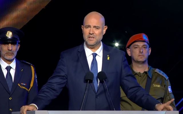 Amir Ohana lors de son discours à la cérémonie officielle marquant le 76e jour de l'indépendance d’Israël, le 13 mai 2024. (Crédit : GPO) Amir Ohana lors de son discours à la cérémonie officielle marquant le 76e jour de l'indépendance d’Israël, le 13 mai 2024. (Crédit : GPO)