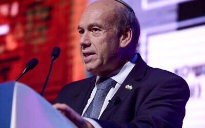 Le contrôleur de l'État Matanyahu Englman lors de la conférence de la Fédération des autorités locales, à Tel Aviv, le 7 décembre 2022. (Crédit : Tomer Neuberg/Flash90)