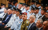 Le chef d'état-major de l'armée israélienne, Herzi Halevi (au centre) aux côtés du chef du Shin Bet, Ronen Bar, et du chef du Mossad, David Barnea, lors d'une cérémonie de dépôt de gerbes, au cimetière militaire du mont Herzl, à Jérusalem, à l'approche de Yom HaZikaron, le 8 mai 2024. (Crédit : Chaïm Goldberg/Flash 90)