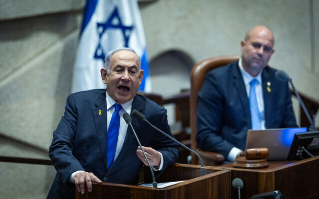 Le Premier ministre israélien Benjamin Netanyahu s'exprimant à la Knesset, le 27 mai 2024. (Crédit : Yonatan Sindel/Flash90)
