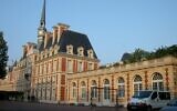 Le bâtiment principal du collège-lycée Pasteur de Neuilly-sur-Seine, en 2007. (Crédit : Momotaz / CC BY 3.0)