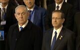 Le Premier ministre Benjamin Netanyahu (à gauche) et le président Isaac Herzog à la cérémonie de Yom HaShoah, à Yad Vashem, à Jérusalem, le 5 mai 2024. (Crédit : Capture d'écran Yad Vashem)