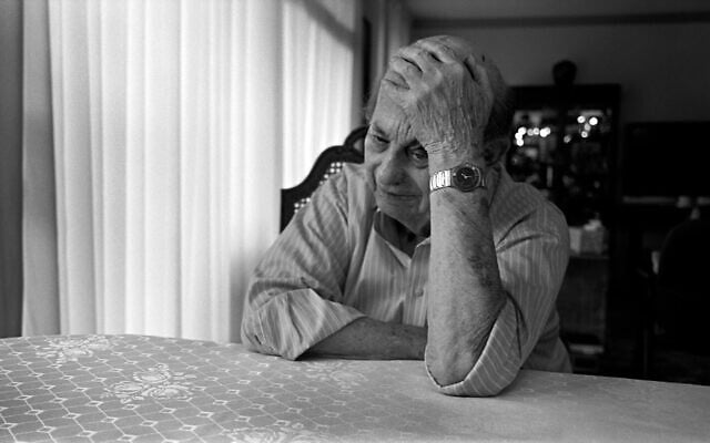 Sol Wachsberg né Shlomek Wachsberg, né en 1926, photographié à Houston, au Texas, en 2013. (Crédit : Dennis Carlyle Darling)